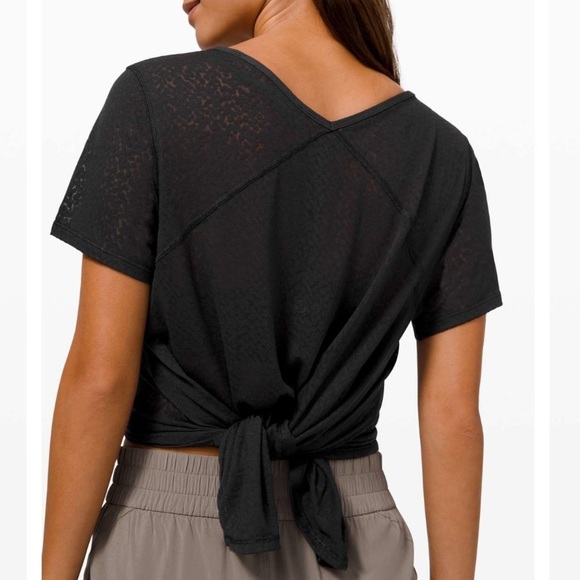 Lululemon 6 Black Loop Around Tee Relaxed Fit Semi Sheer Tie Back - Picture 8 of 8